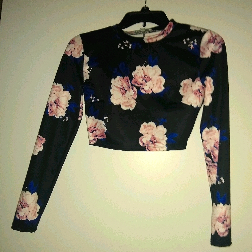 Never Worn Floral long-sleeved crop top